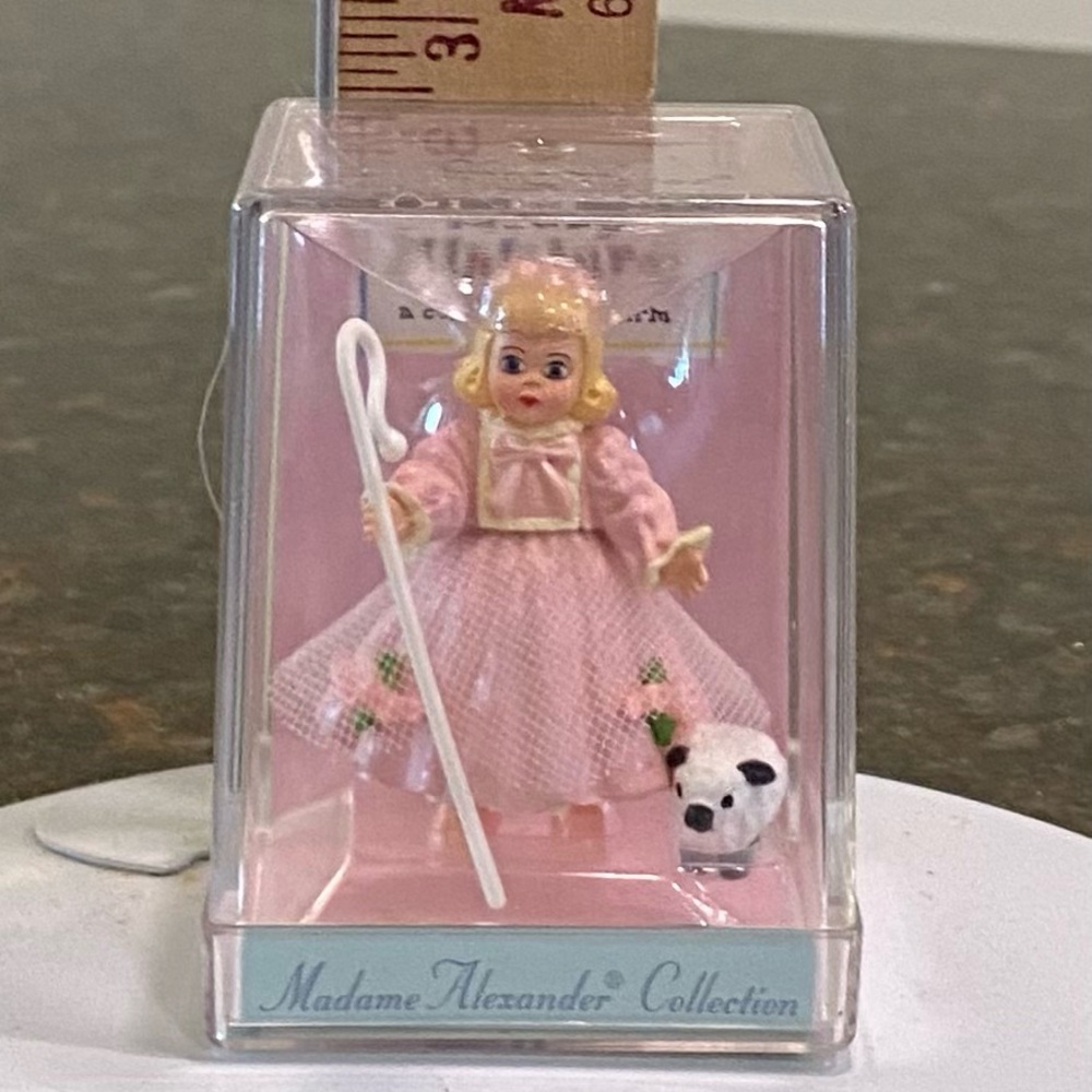 NIB Vintage Madame Alexander Mary Had a Little Lamb mini figurine 1996 Hallmark